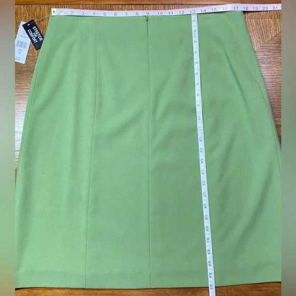 NWT JM Studio by John Meyer Sage / Green Stretch Pencil Skirt
Size 14 - Picture 3 of 9
